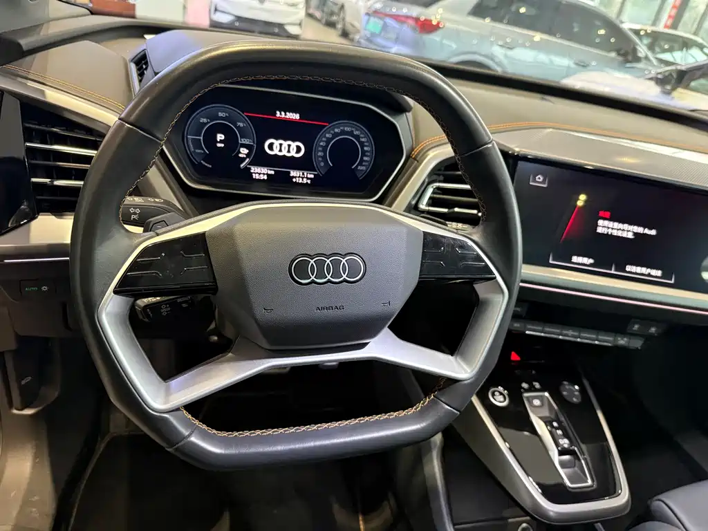 AUDI Q4 E TRON