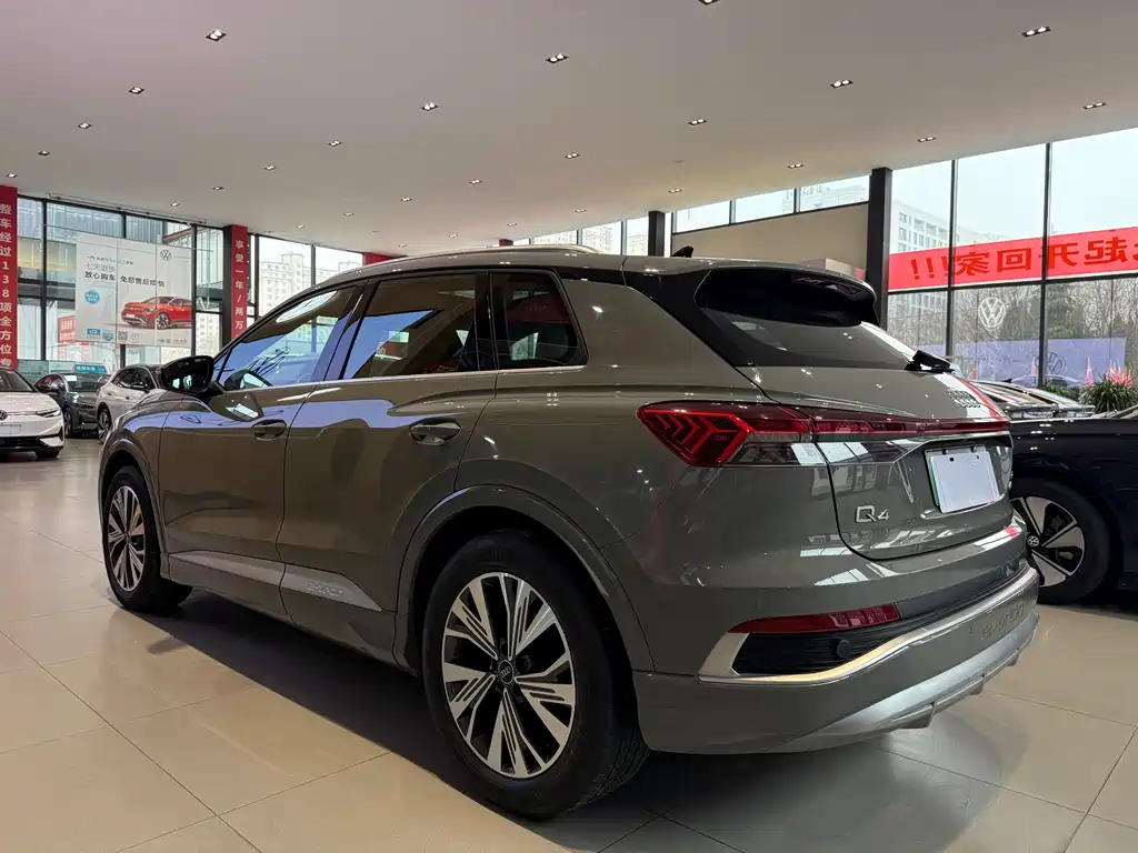 AUDI Q4 E TRON