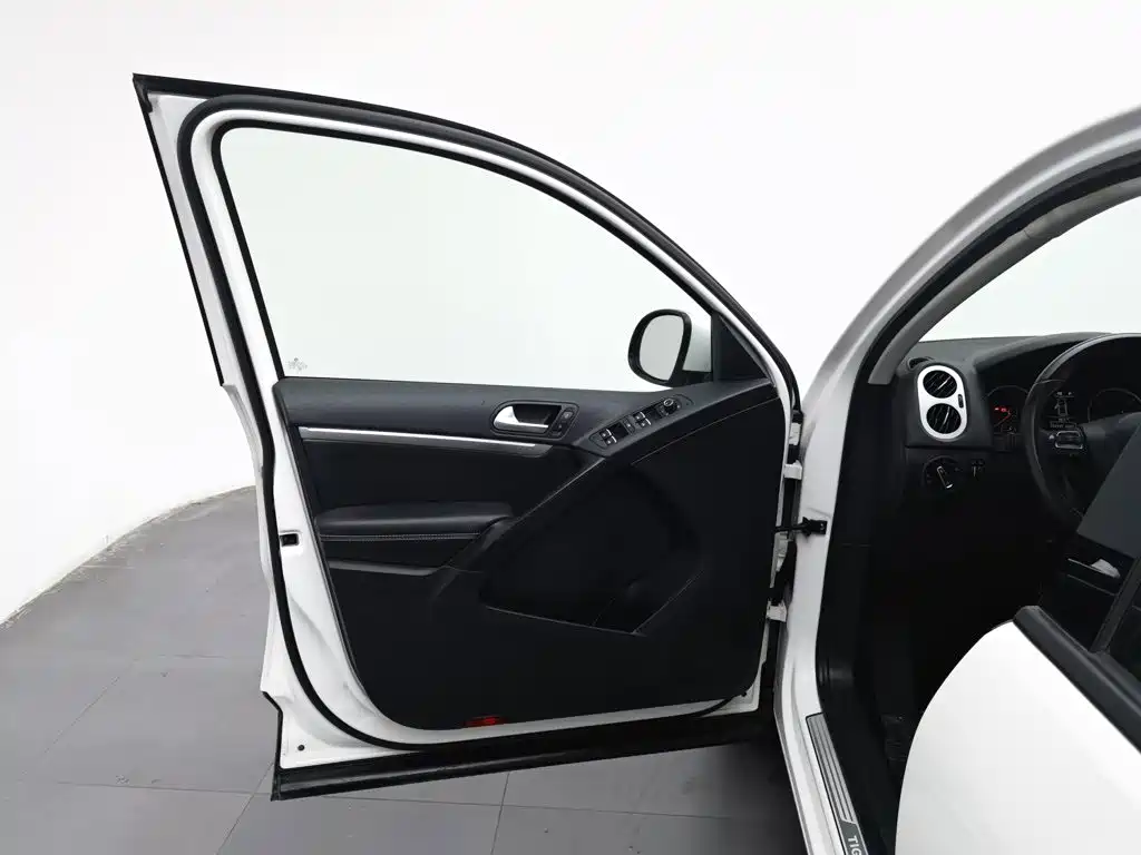 Volkswagen Tiguan — миниатюра 8
