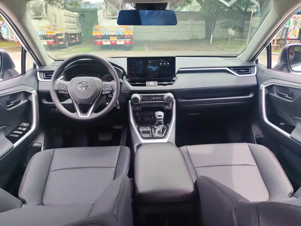 Toyota RAV4 — миниатюра 5