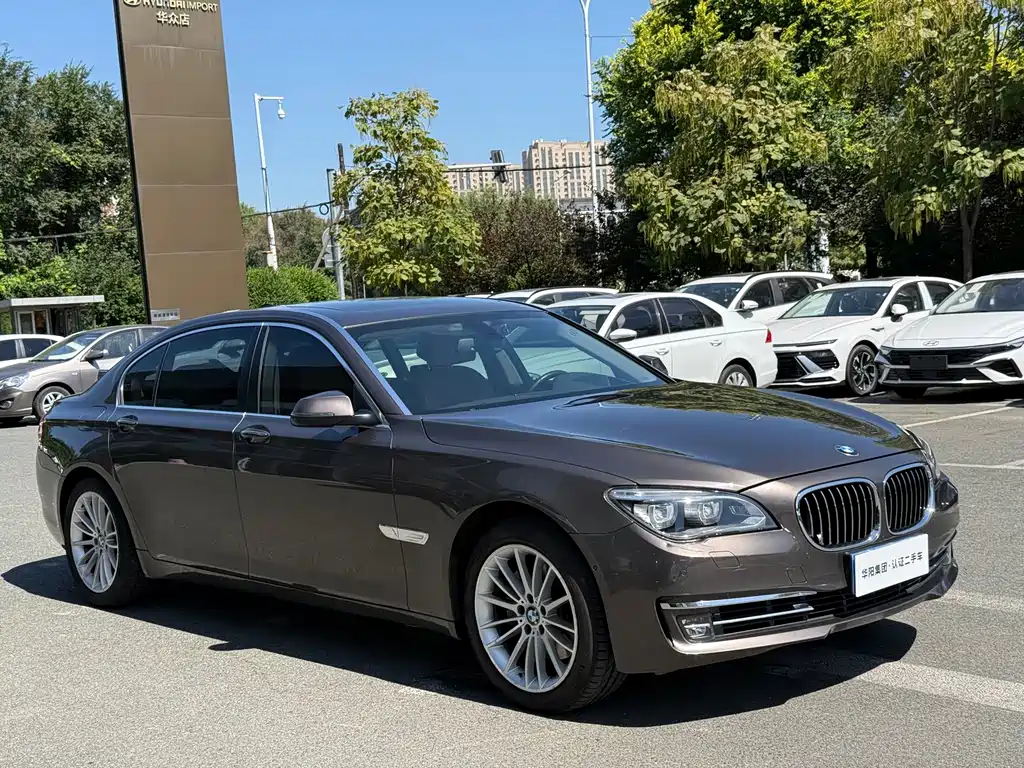 BMW 7 Series — миниатюра 3