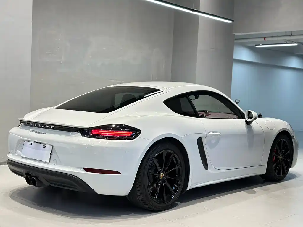PORSCHE 718