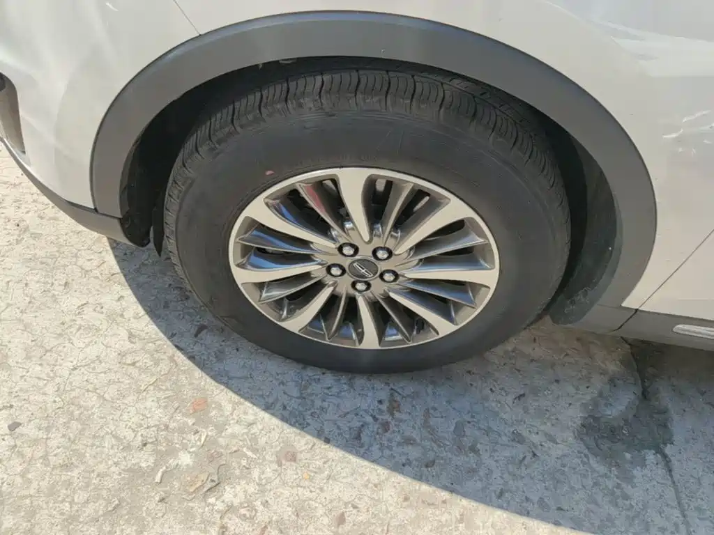 Lincoln Nautilus (Import) — миниатюра 23