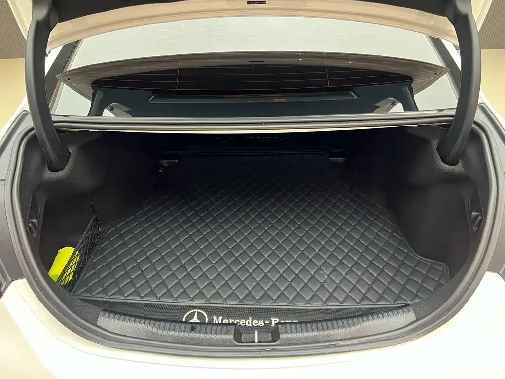 Mercedes-Benz C-Class — миниатюра 12
