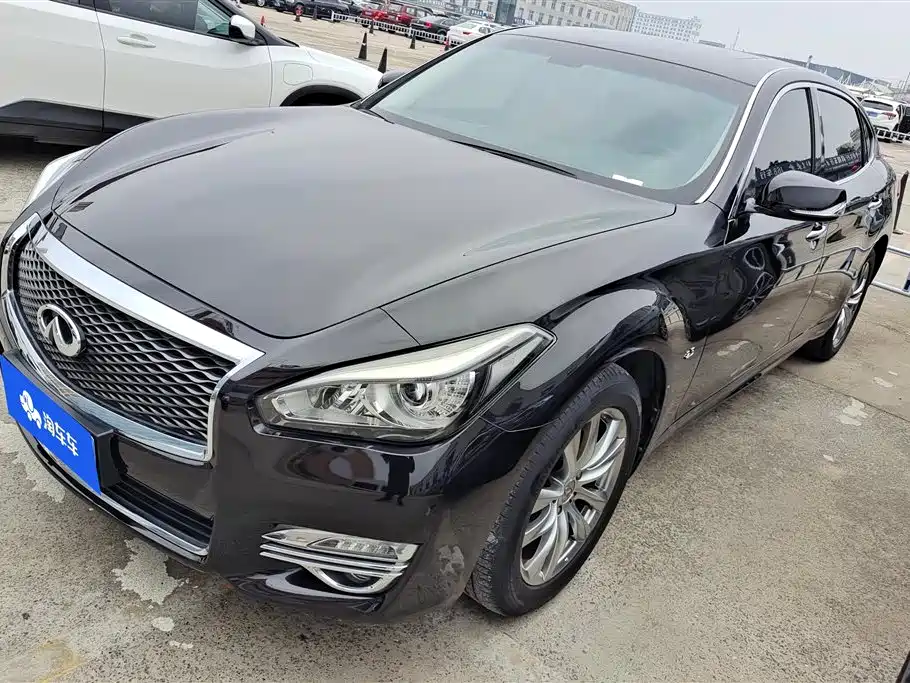 INFINITI Q70