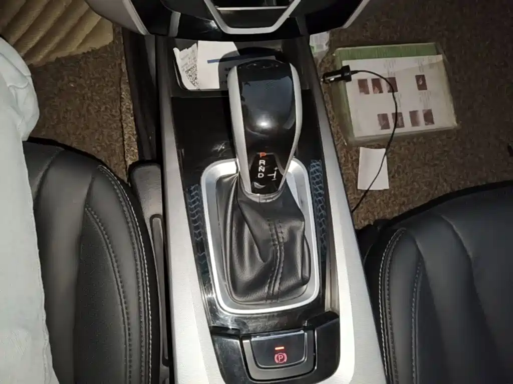 Luxgen U6 — миниатюра 14