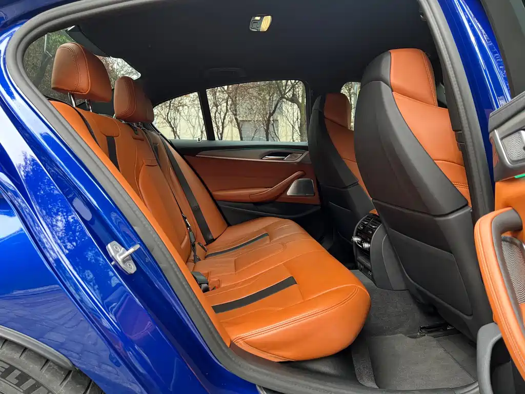 BMW M5 — миниатюра 9