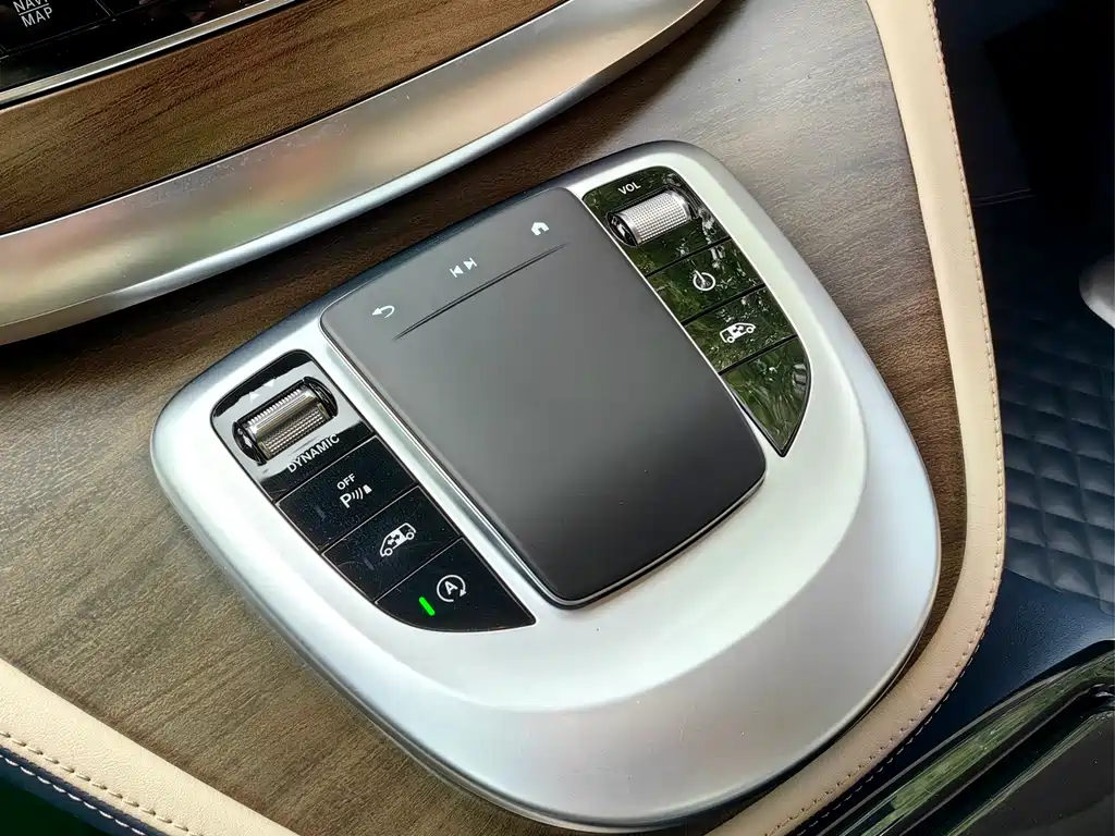 MERCEDES-BENZ V CLASS