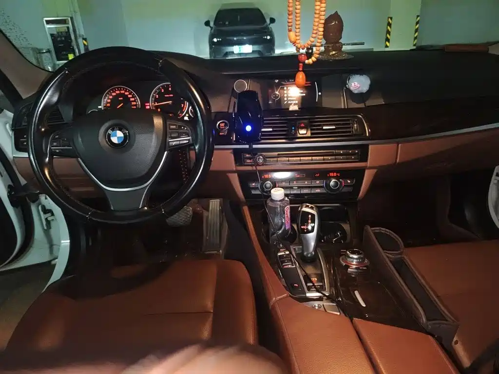 BMW 5 Series — миниатюра 10
