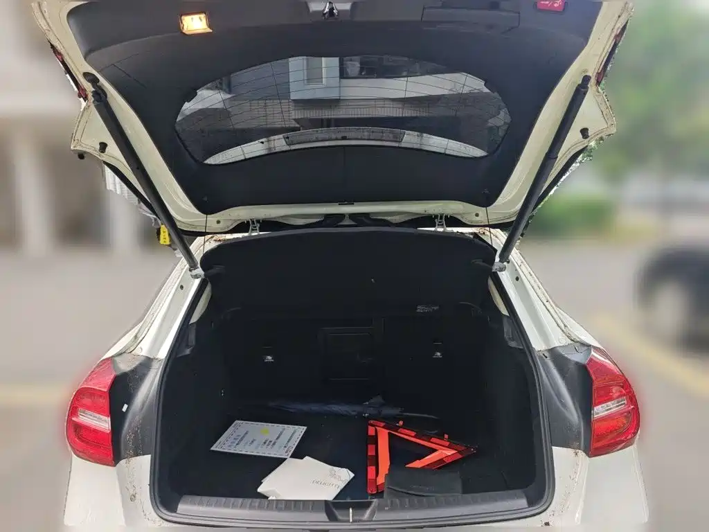 Mercedes-Benz GLA — миниатюра 10