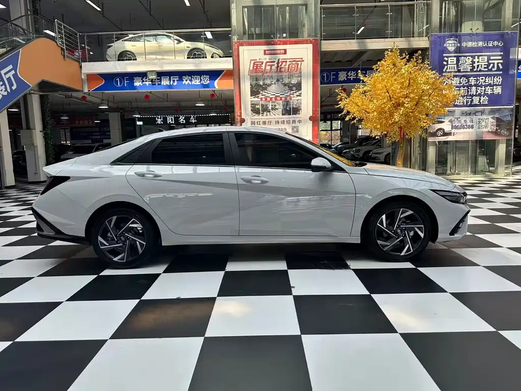 Hyundai Elantra — миниатюра 6