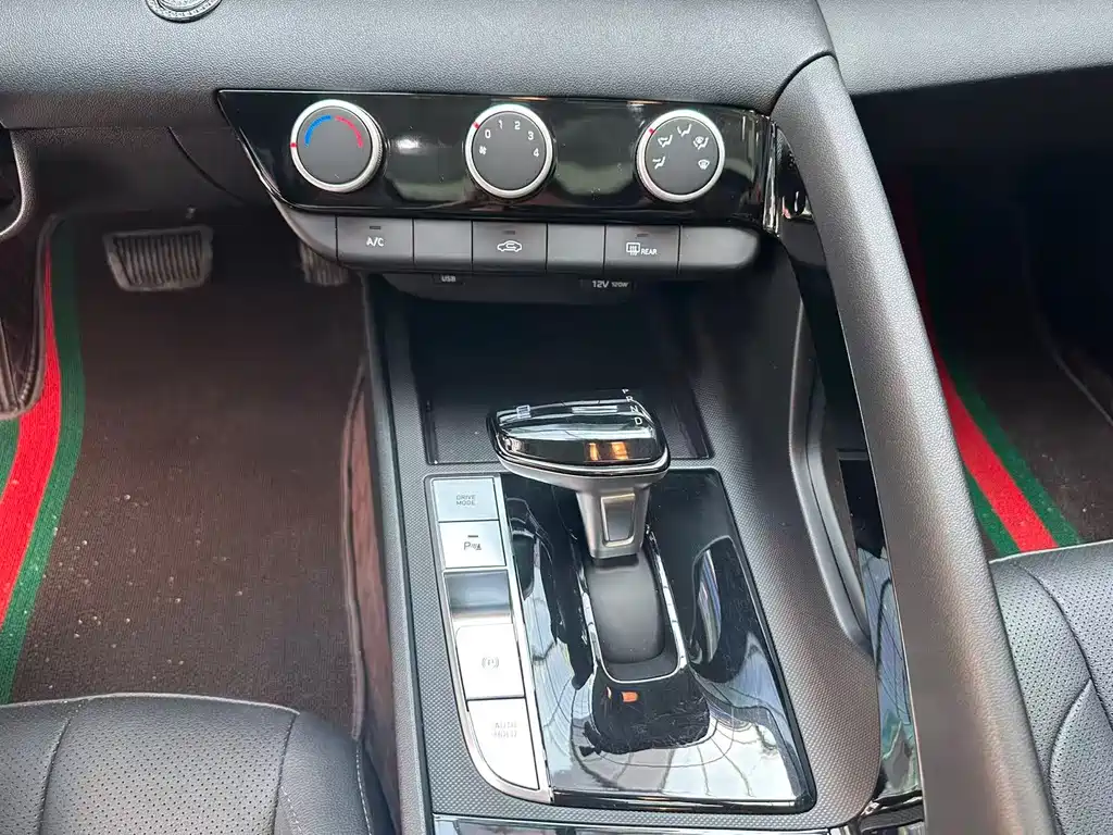 Hyundai Elantra — миниатюра 11