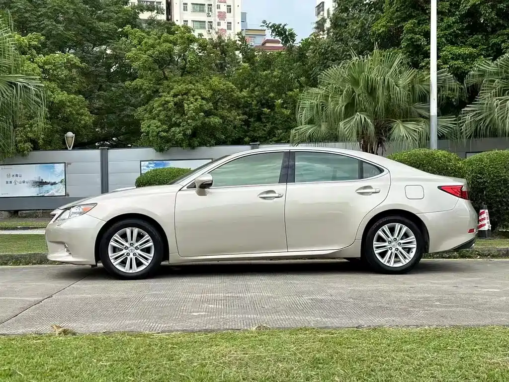 Lexus ES — миниатюра 9