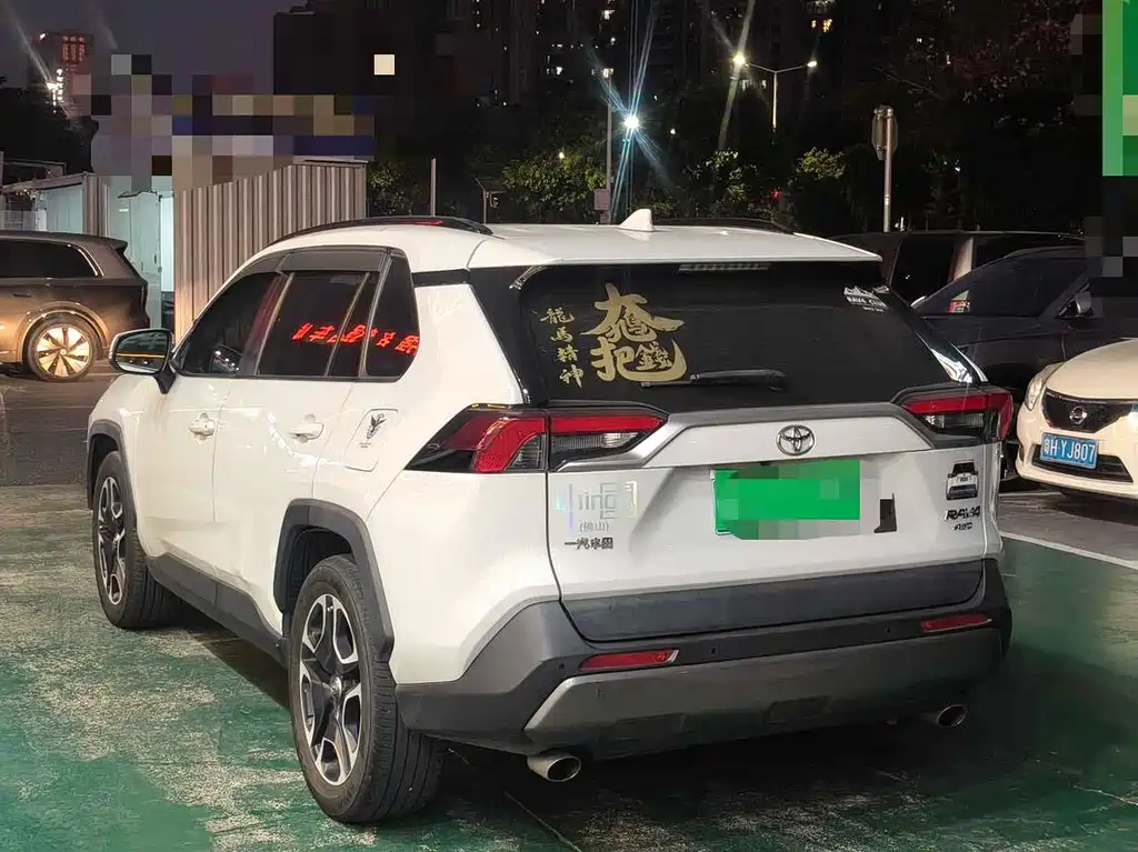Toyota RAV4 — миниатюра 5