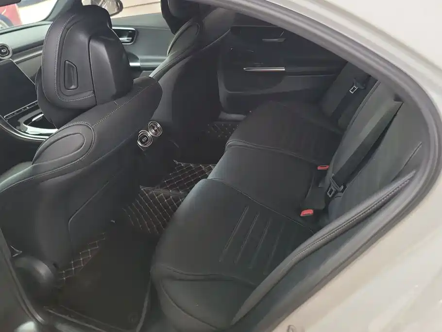 Mercedes-Benz C-Class — миниатюра 11