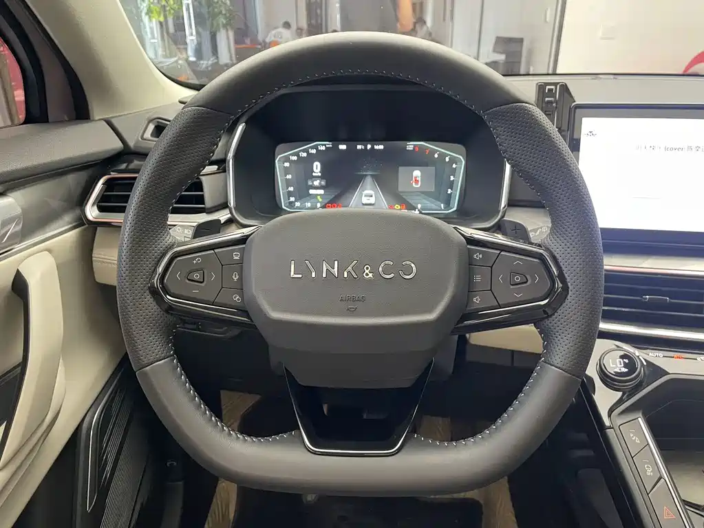 Lynk & Co 06 — миниатюра 12