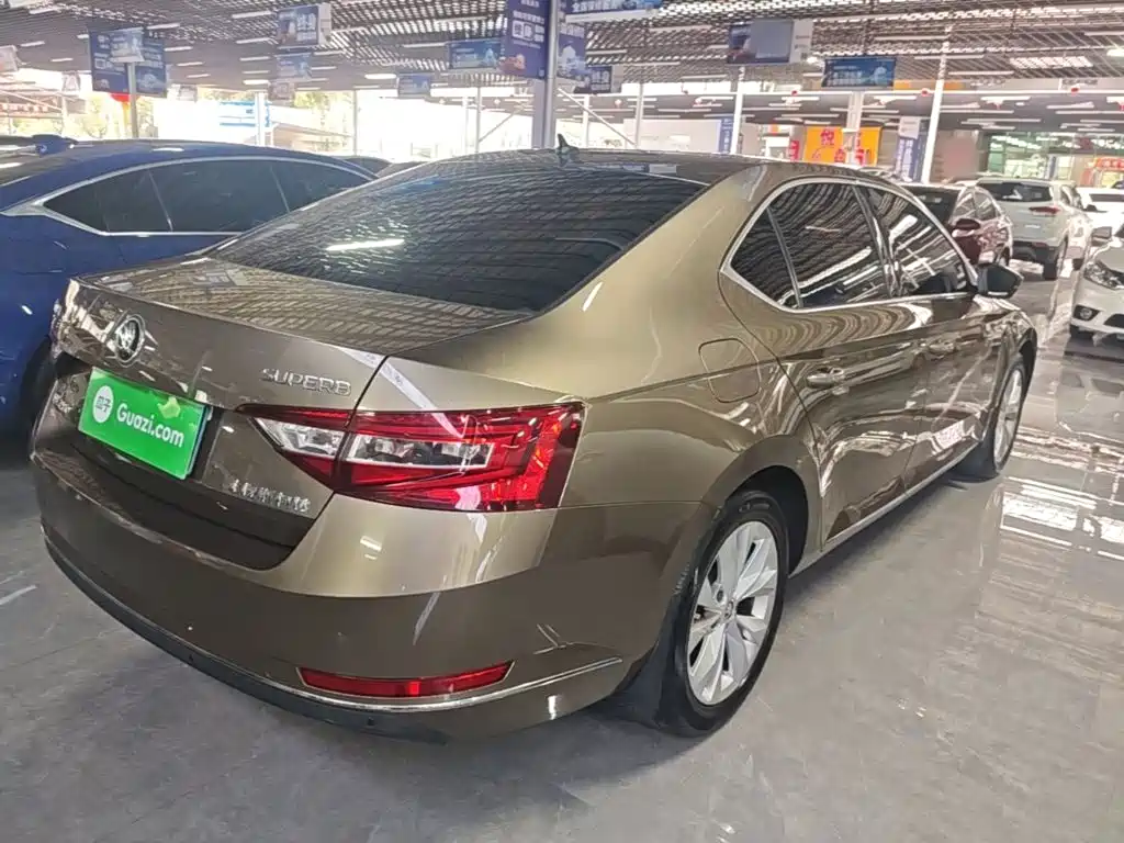 Skoda Superb — миниатюра 7