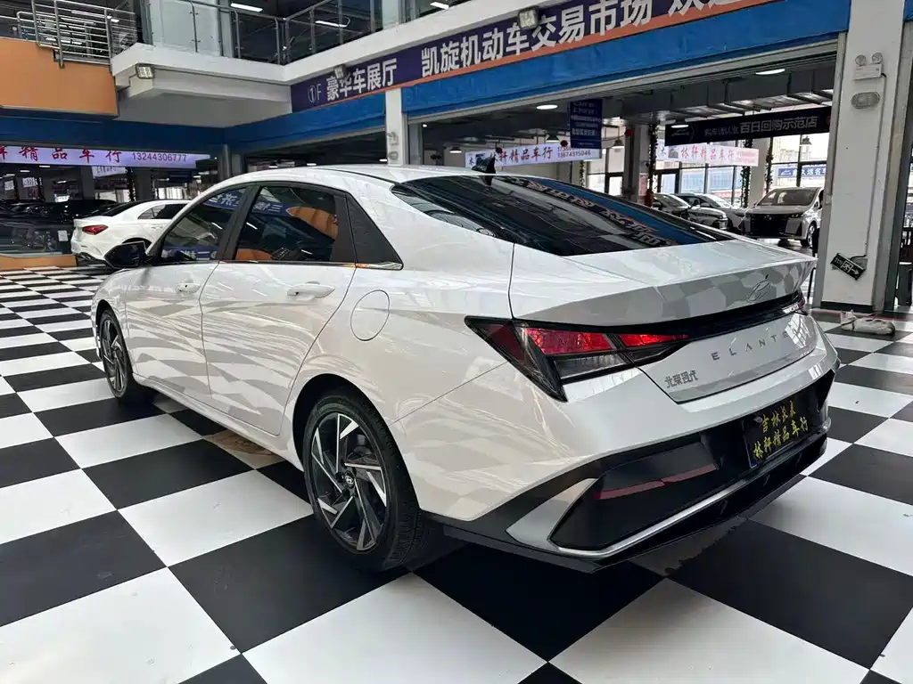 Hyundai Elantra — миниатюра 7