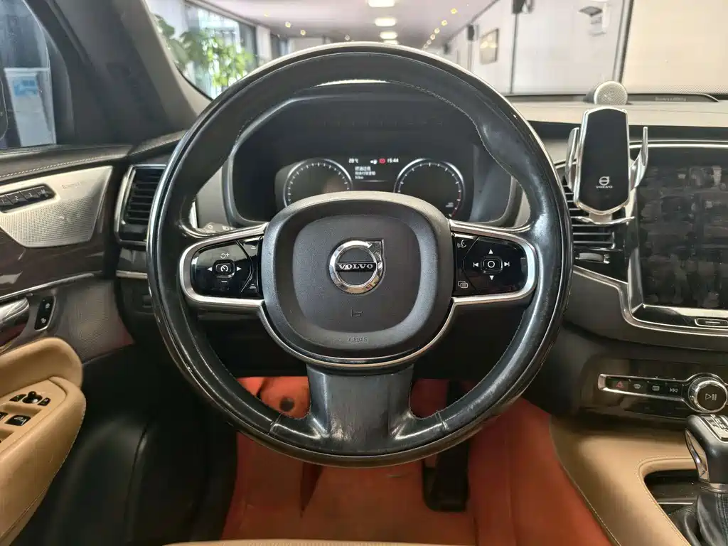 Volvo XC90 — миниатюра 16