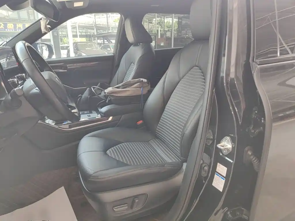 Toyota Crown Kluger — миниатюра 15