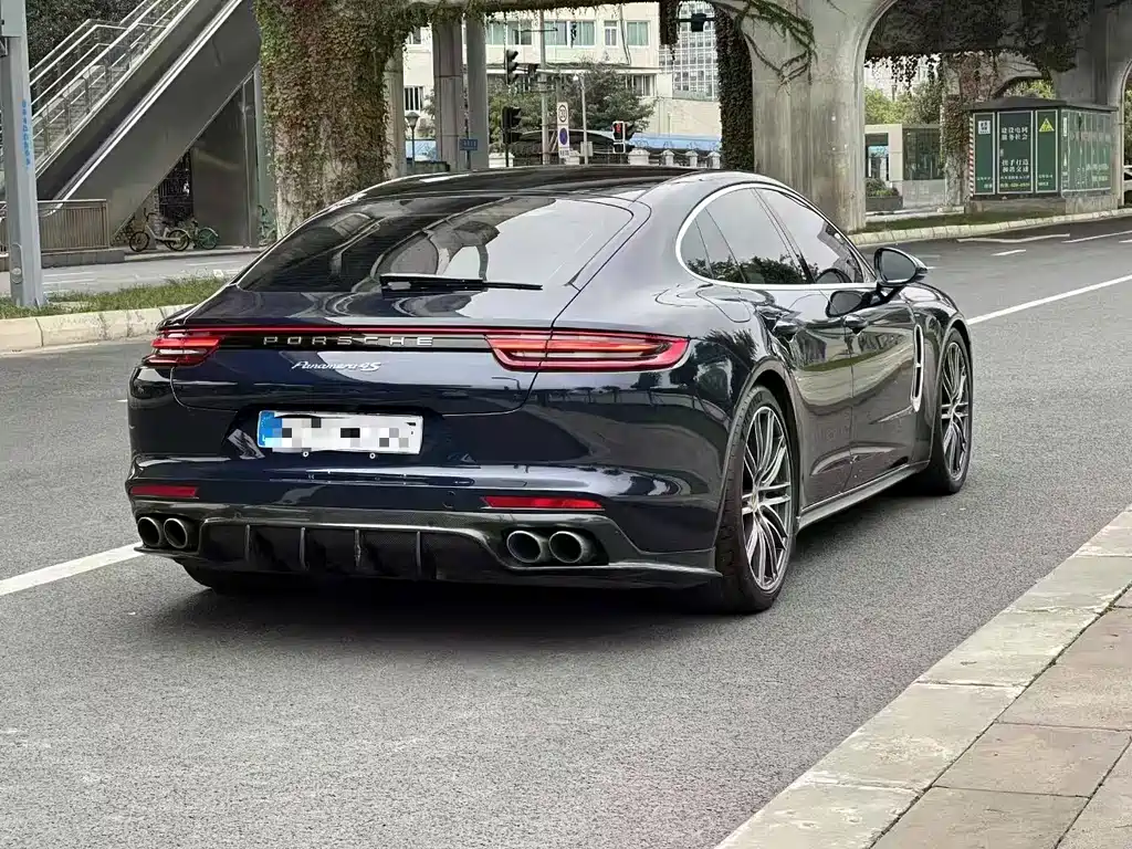 PORSCHE PANAMERA