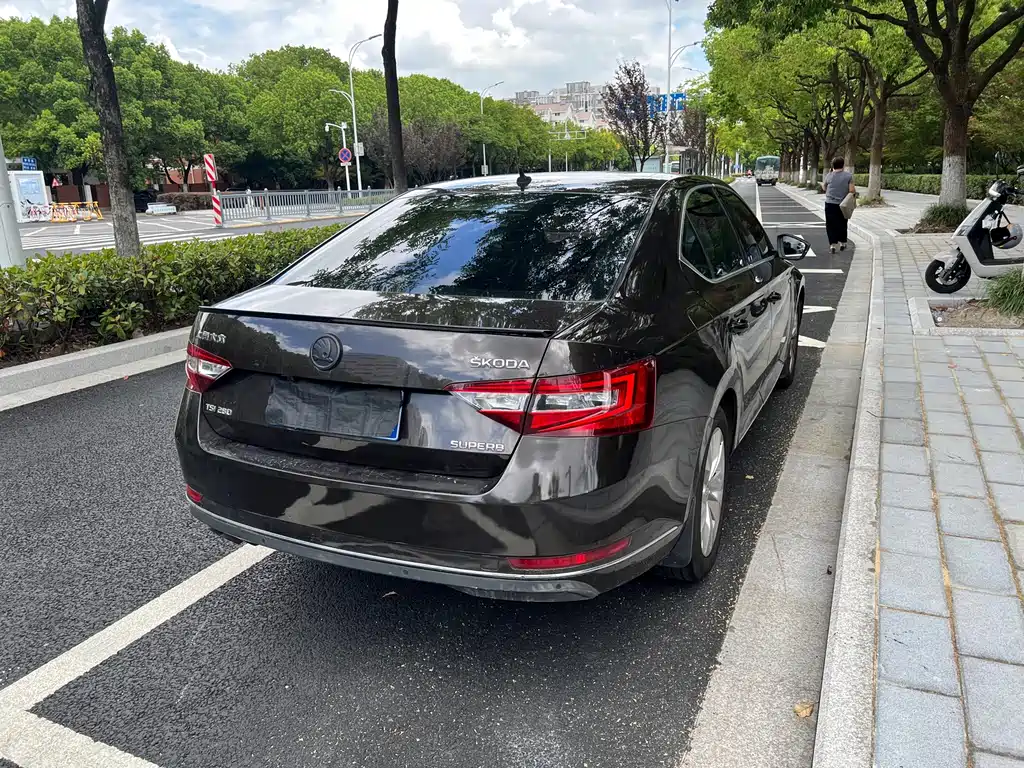 Skoda Superb — миниатюра 7
