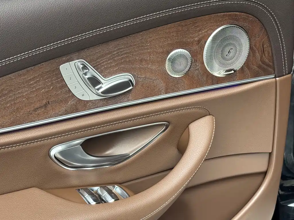 Mercedes-Benz E-Class — миниатюра 31