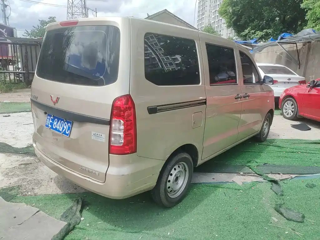 Wuling Hongguang V — миниатюра 4