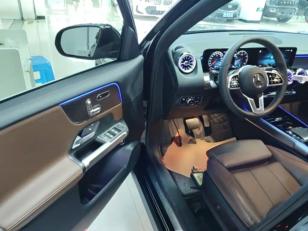 Mercedes-Benz GLB — миниатюра 16
