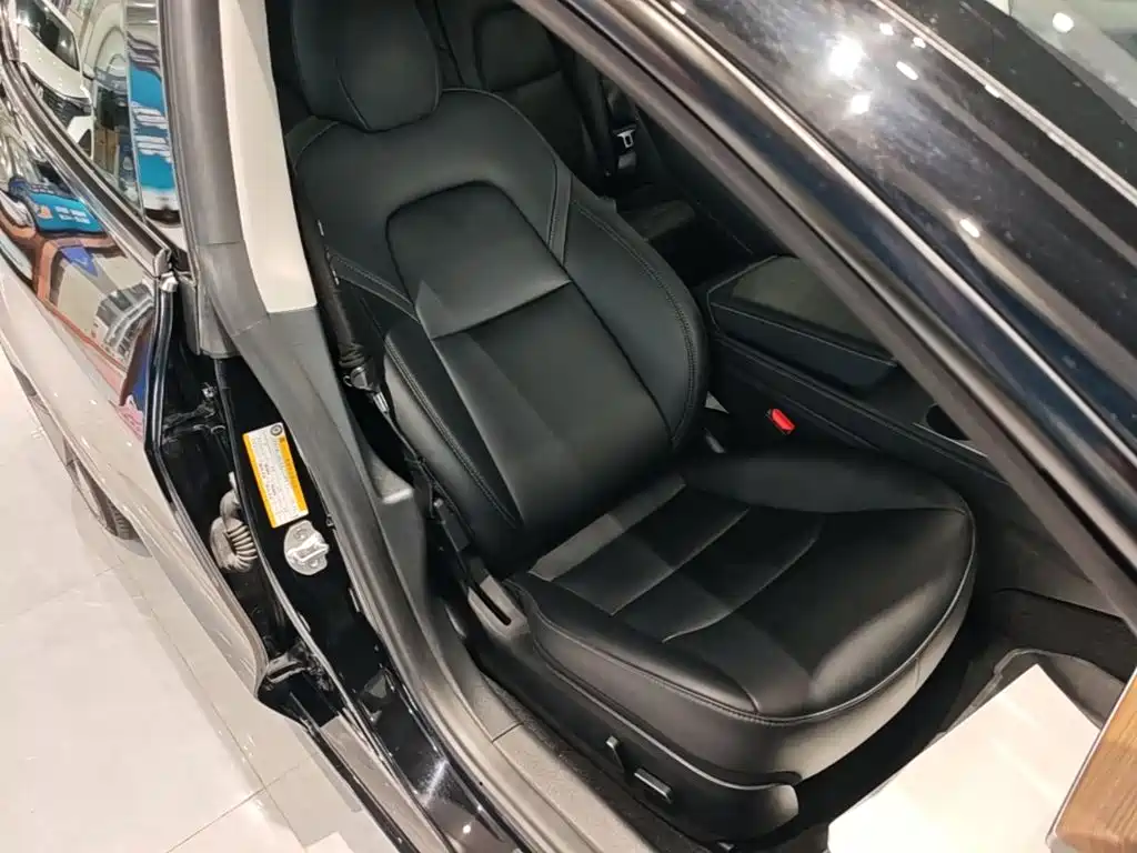 Tesla Model 3 — миниатюра 25