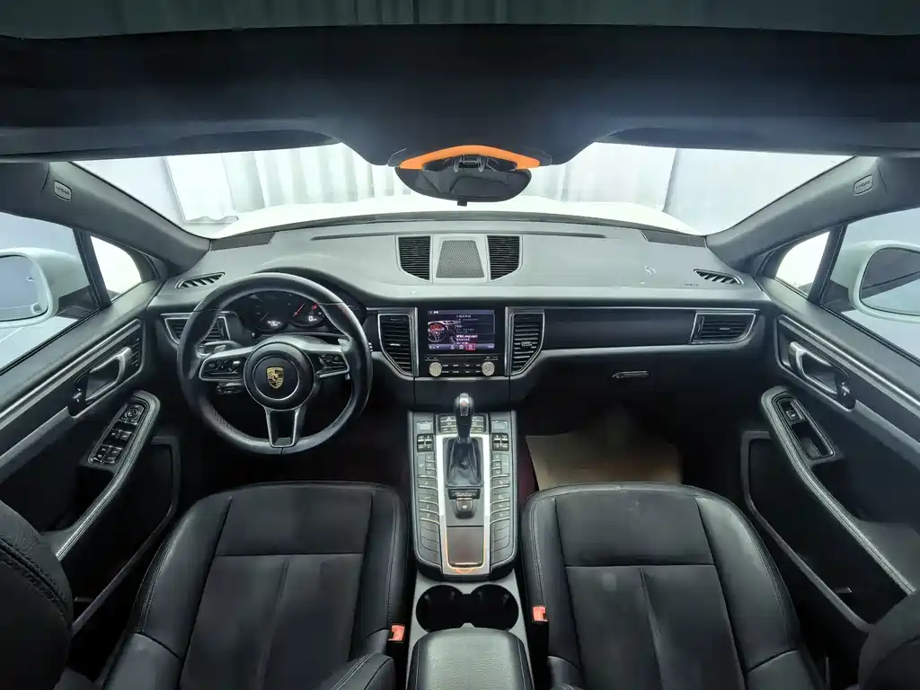 Porsche Macan — миниатюра 16