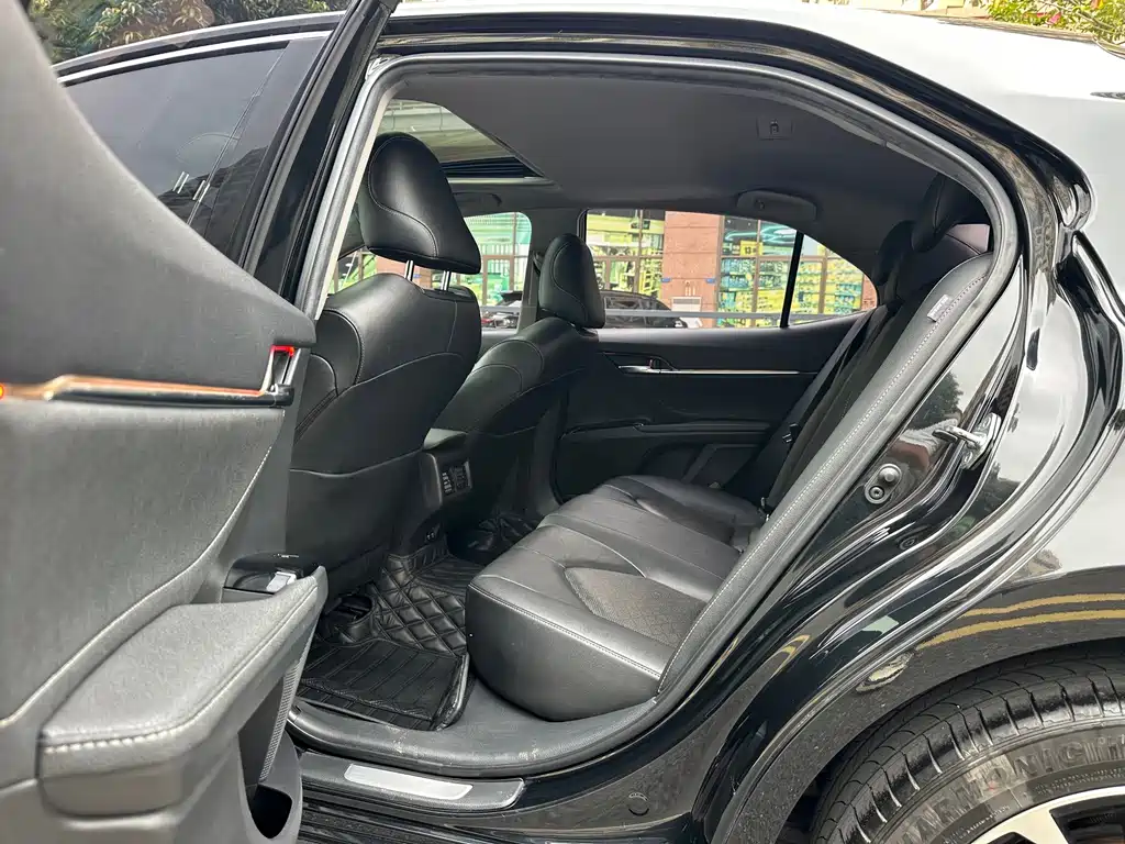 Toyota Camry — миниатюра 13