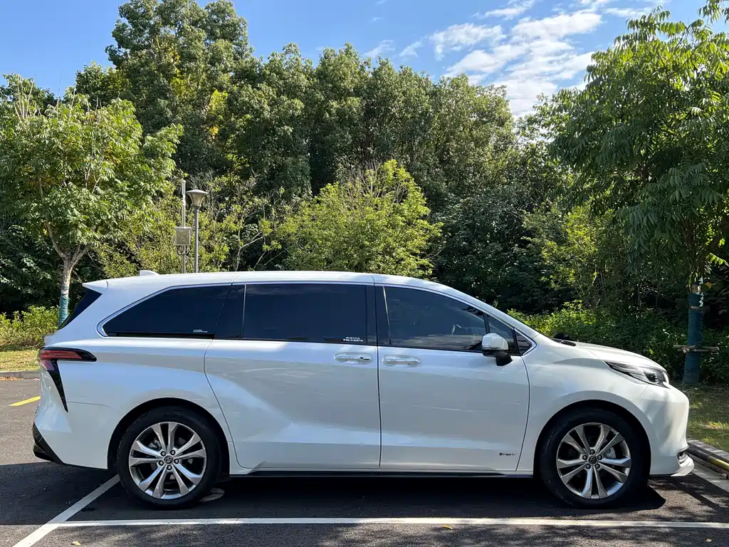 Toyota Sienna — миниатюра 17