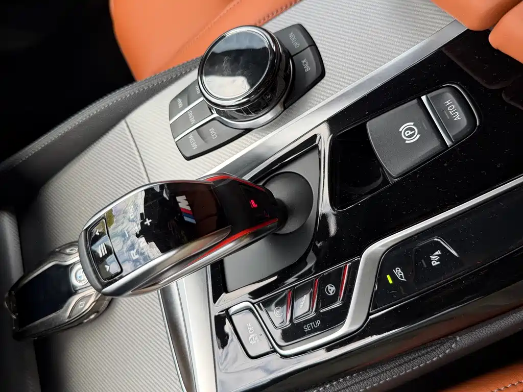 BMW M5 — миниатюра 12