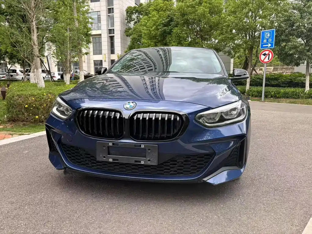 BMW  1 SERIES