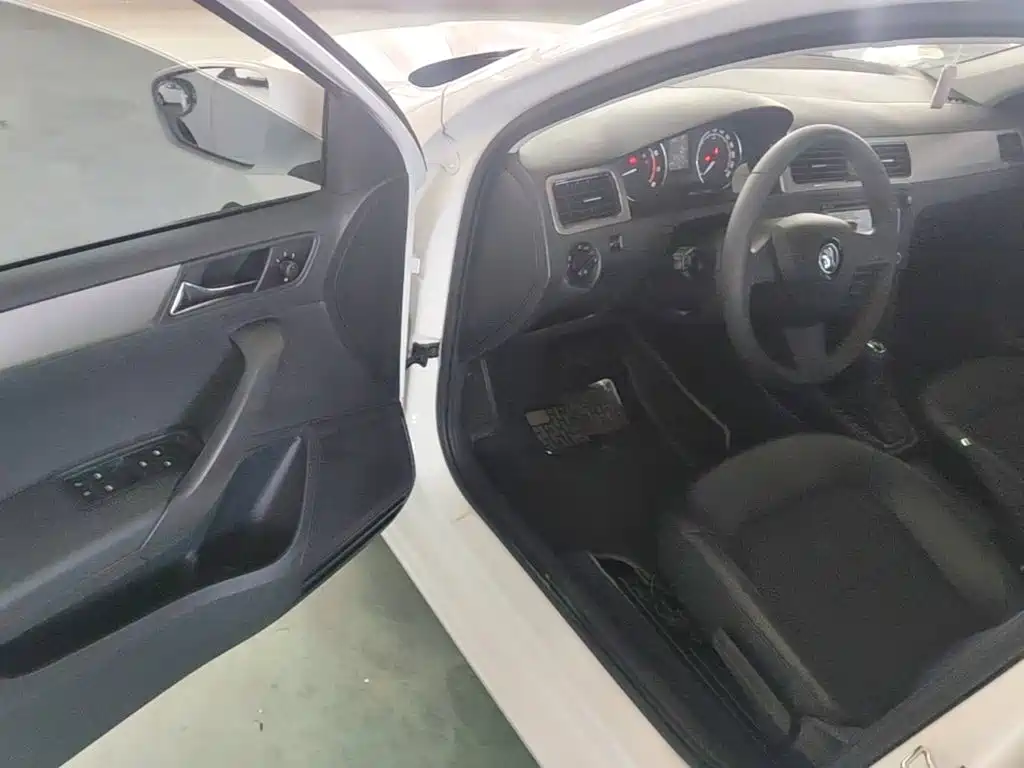 Skoda Rapid Spaceback — миниатюра 16