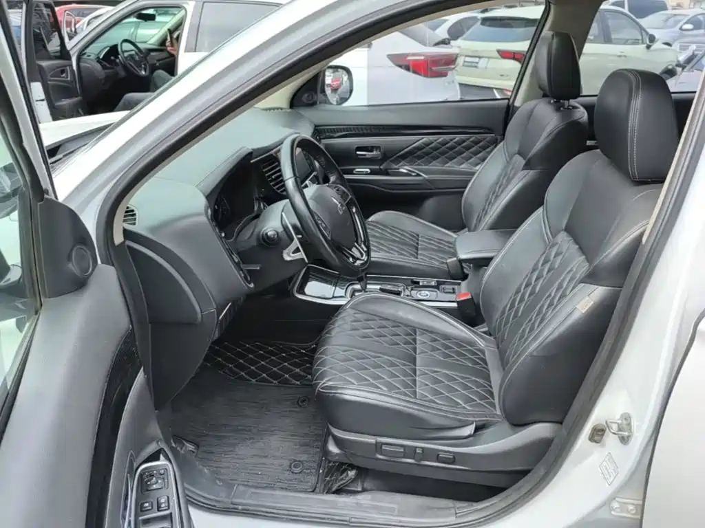 Mitsubishi Outlander — миниатюра 15