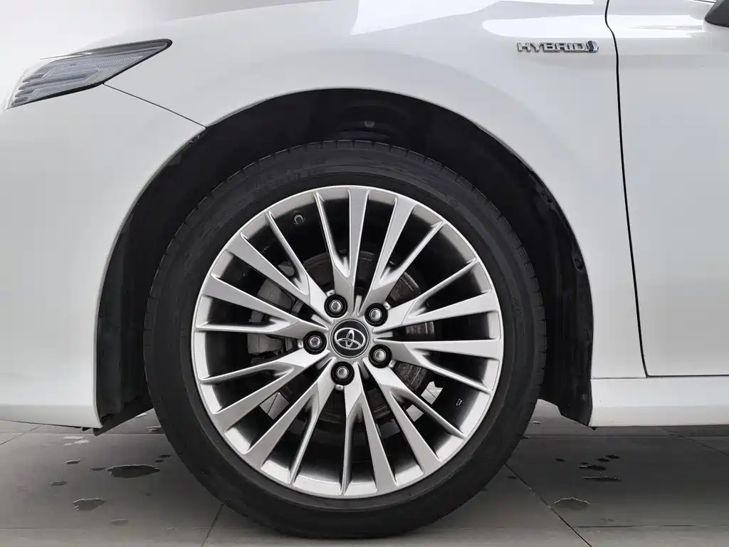 Toyota Camry — миниатюра 17