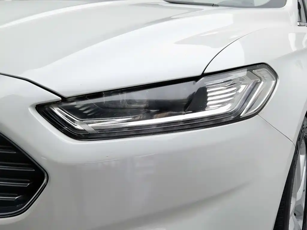 Ford Mondeo — миниатюра 7