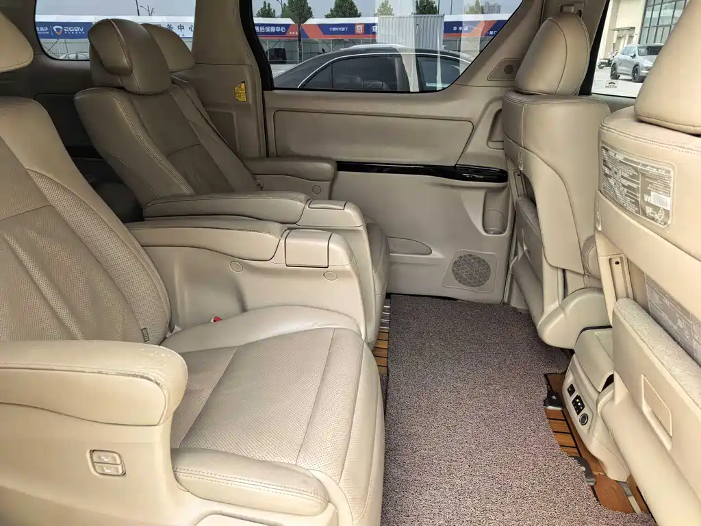 Toyota Alphard 2012 3.5L Luxury