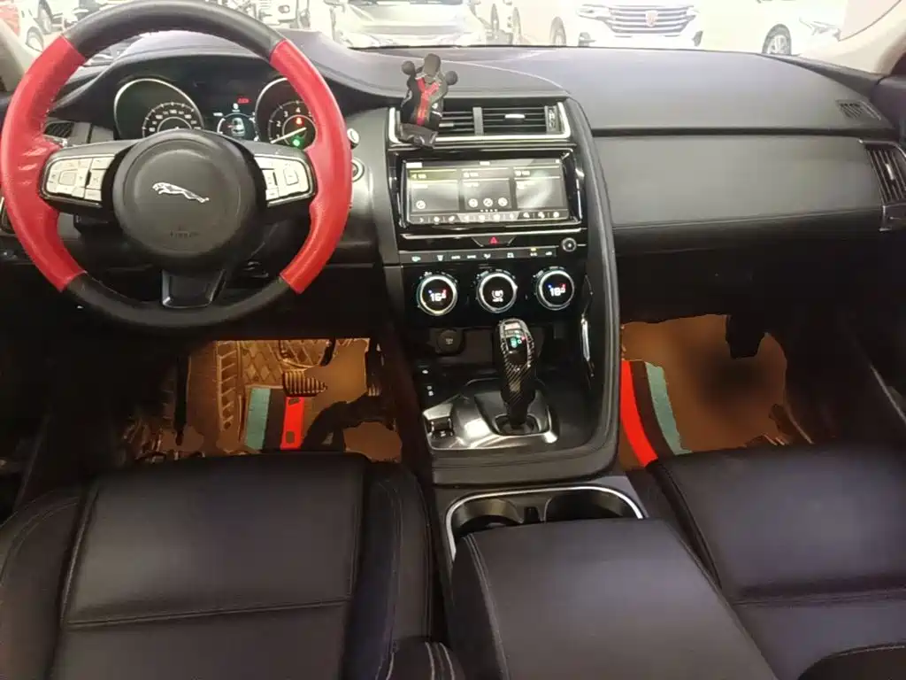 Jaguar E-PACE — миниатюра 10
