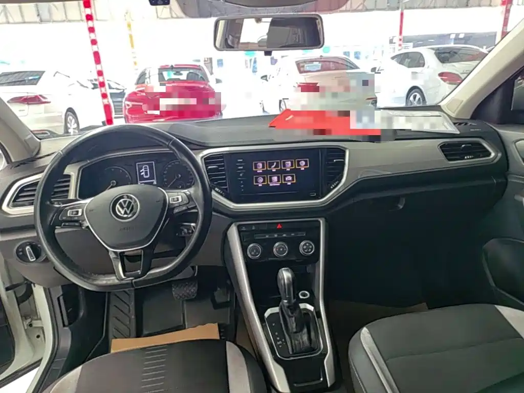 Volkswagen T-Roc — миниатюра 10