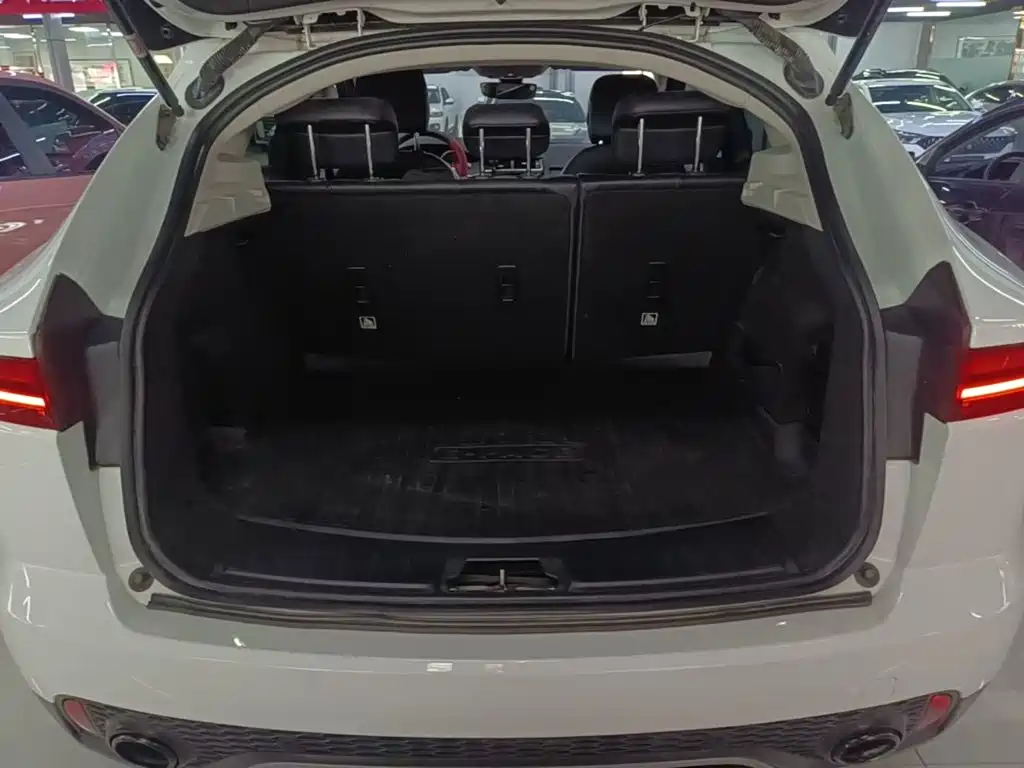 Jaguar E-PACE — миниатюра 19