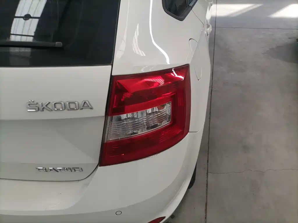 Skoda Rapid Spaceback — миниатюра 8