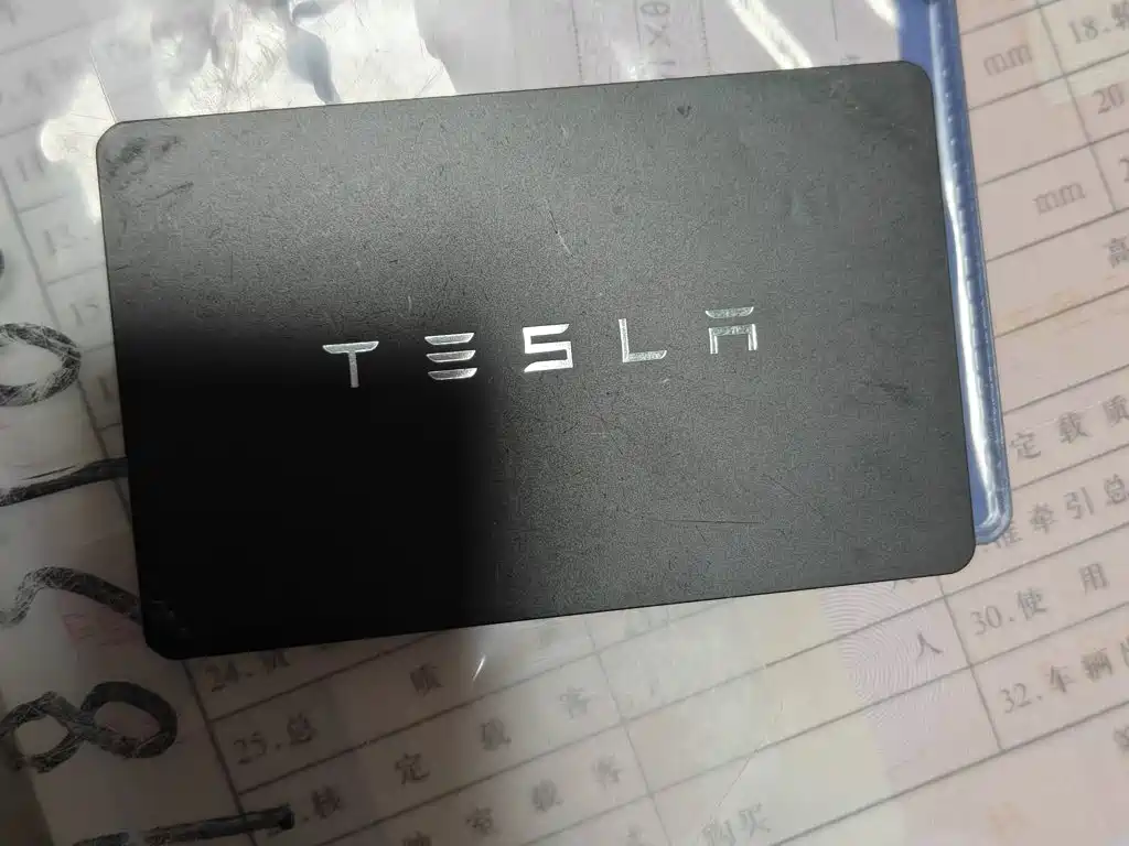 Tesla Model Y — миниатюра 9