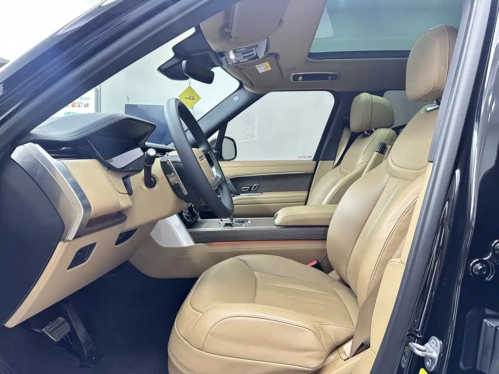 Land Rover Range Rover 2023 3.0 L6 400PS Long Wheelbase