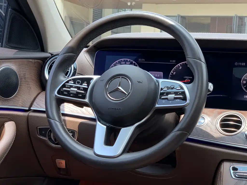 Mercedes-Benz E-Class — миниатюра 18