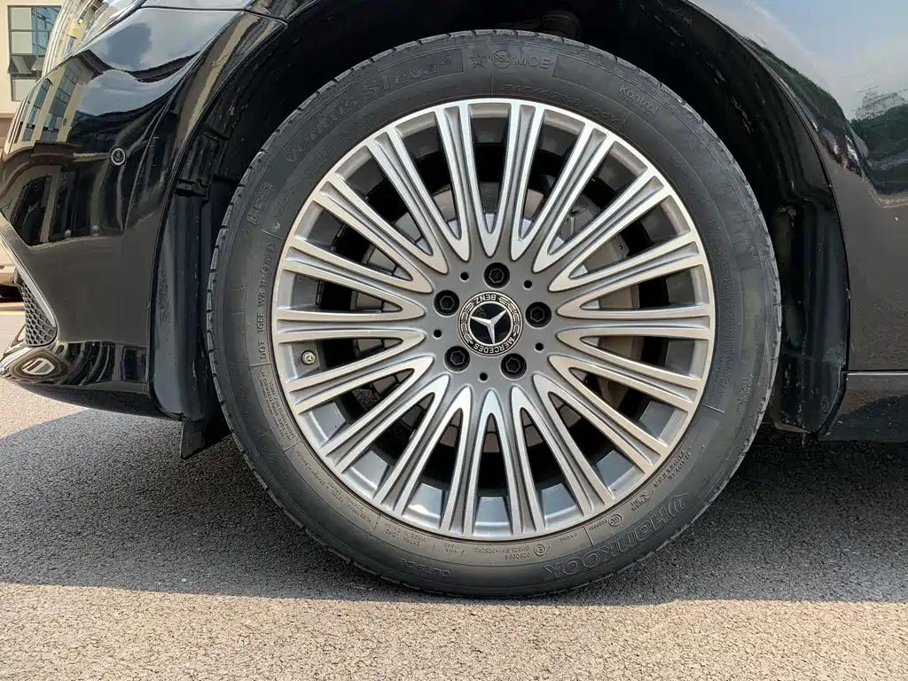 Mercedes-Benz E-Class — миниатюра 7