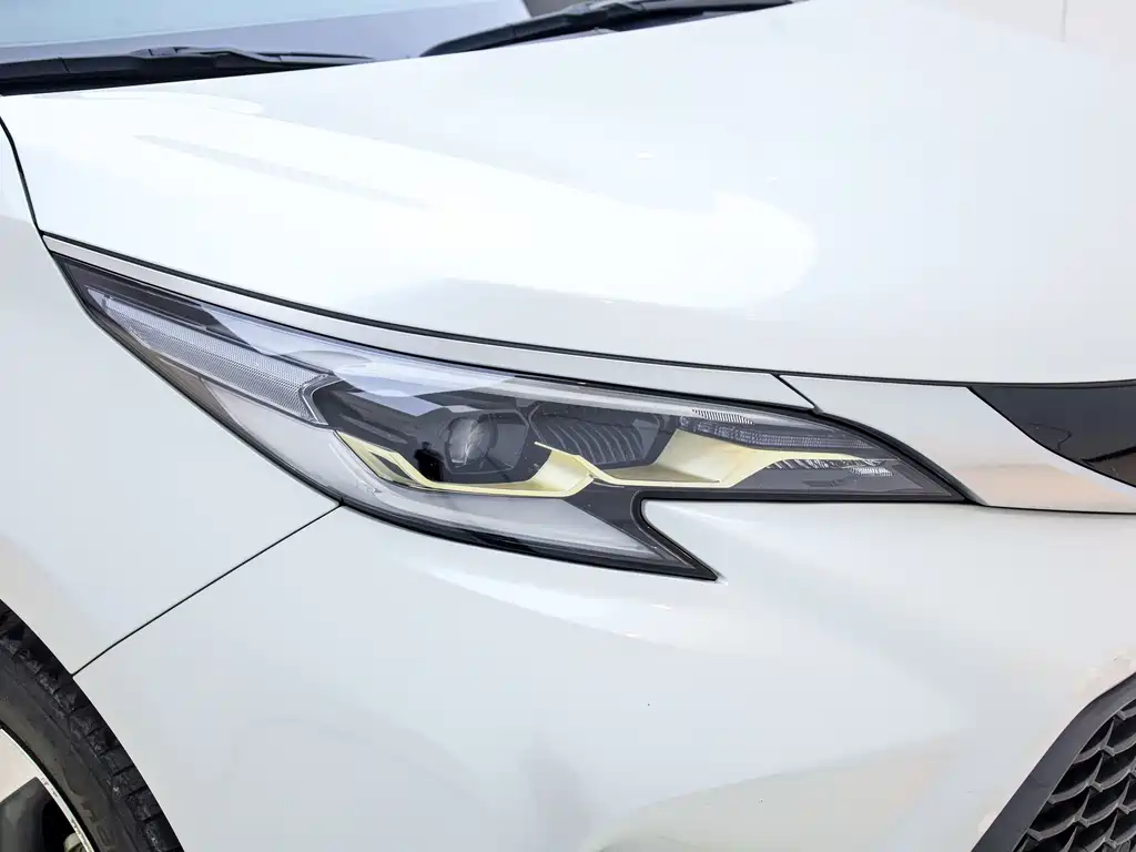 Toyota Granvia 2022 2.5L Luxury