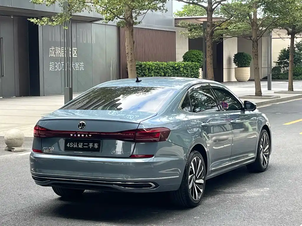 VOLKSWAGEN PASSAT